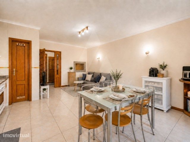 Apartamento T1 com garagem fechada na Praia da Barra