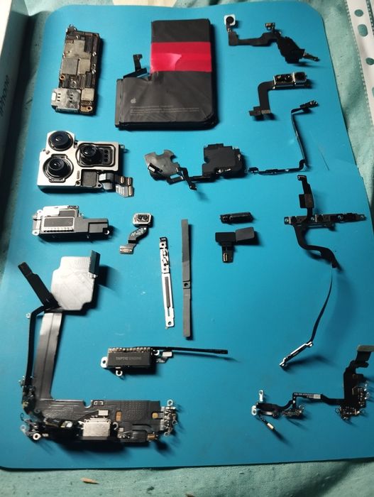 Płyta główna (znany icloud) iPhone 15 Pro Max z osprzętem