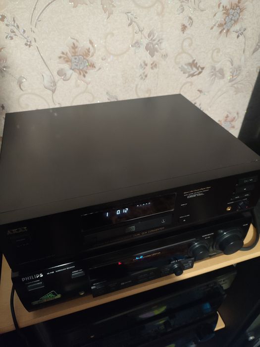 Сиди проигрыватель akai SD 37.