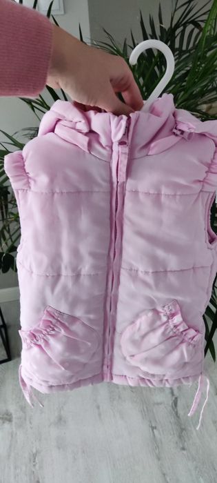 Ciepła kamizelka bezrękawnik 5 10 15, rozmiar 104*, z kapturem.