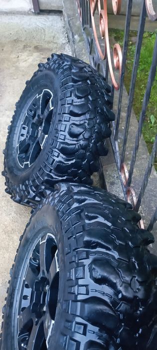 Продам резину Silverstone 35/10.5/16 LT 119 K
