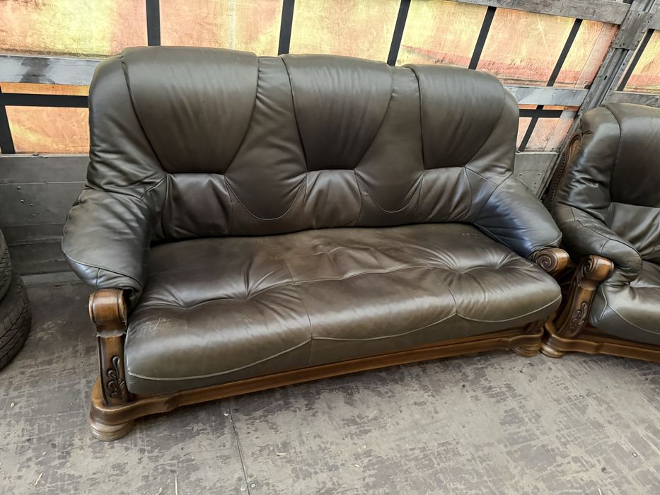 Кожаный диван + два кресла