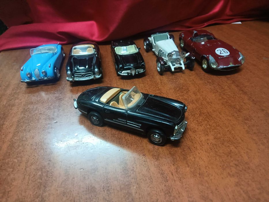 Lote de 6 Miniaturas de Carros Clássicos