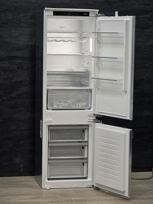 Вбудований холодильник Miele®️ KDN7724 E Active 2024р Виставка