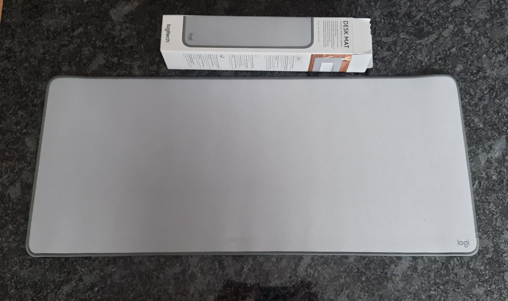 Logitech Desk Mat Studio Series Szary