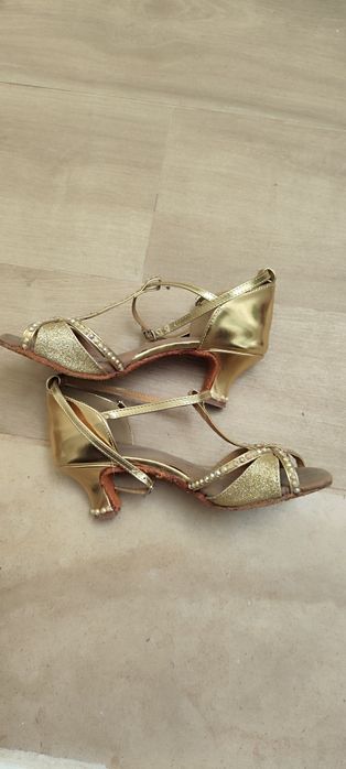 Vendo sapatos de dança