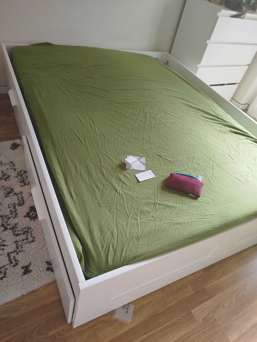 Cama brimnes em ótimo estado, sem uso