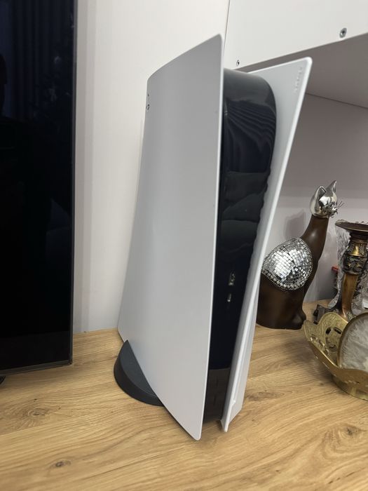 Sony PlayStation 5 з дисководом, 825 Gb, два джойстики та диск