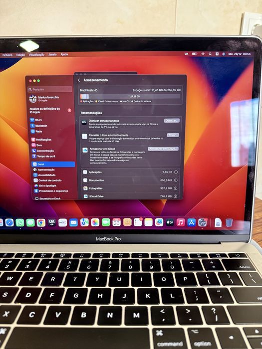 Macbook Pro 2017 13.3 i5 16GB RAM 256ssd + carregador + bolsa silicone