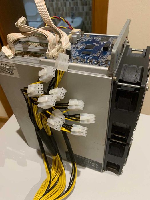 Bitmain Antminer Z15 (420kh/s) - MINERADORA