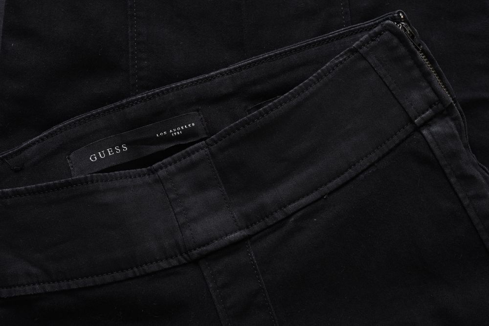 GUESS LEGGING czarne spodnie damskie jeansy ze streczem W30 r. 38