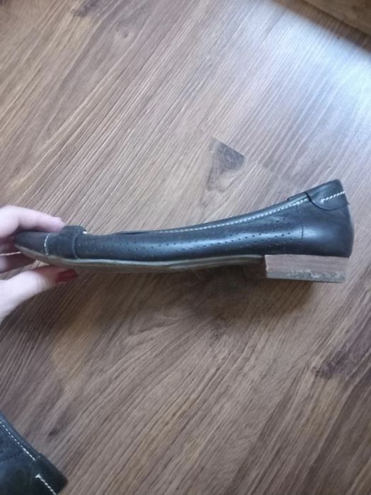 Шкіряні балетки кларкс чорні на каблуці