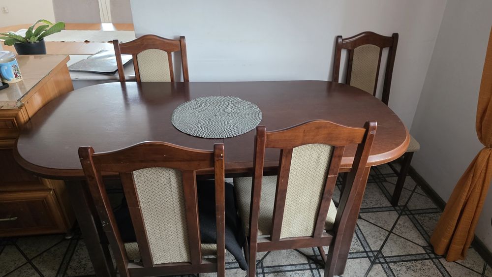 Stol rozkładany z 6 krzeslami