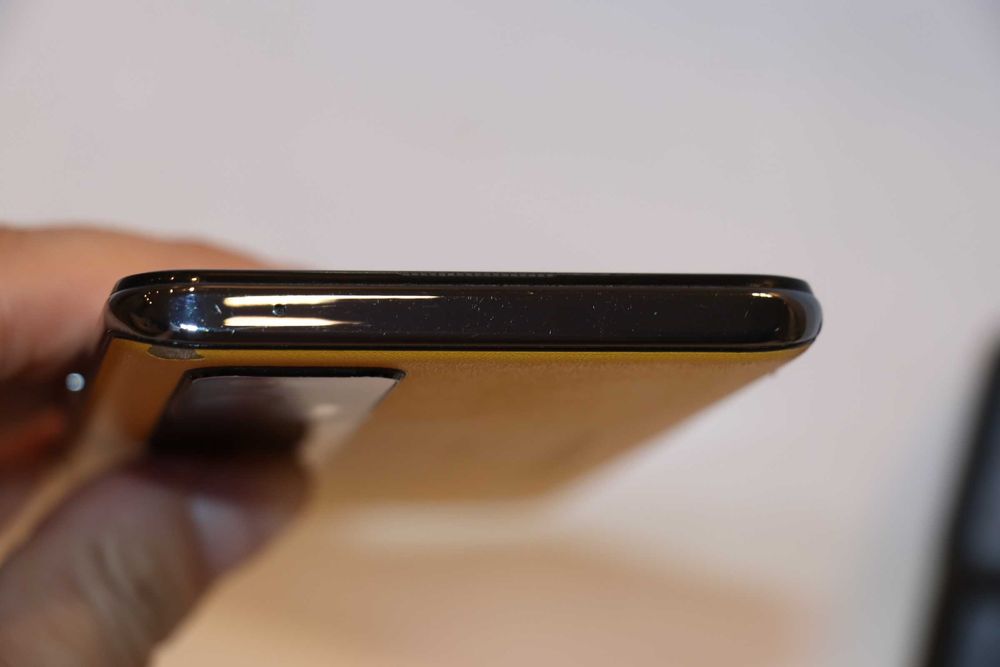 Realme GT 5G 8/128 GB Yellow, отличное состояние! Наложка