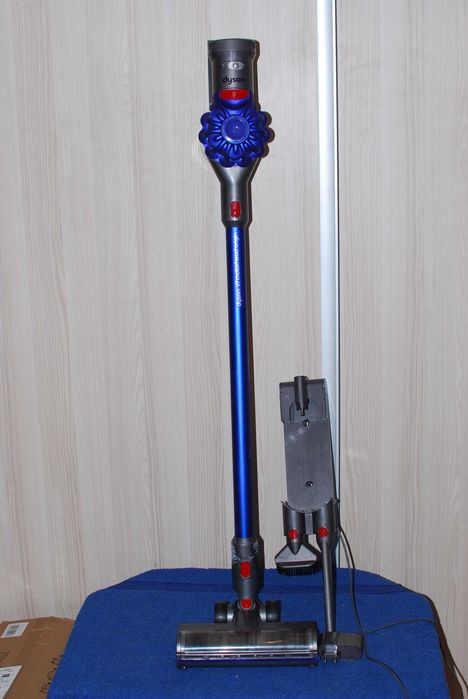 Odkurzacz Dyson V7 Motorhead sprawny z osprzętem .