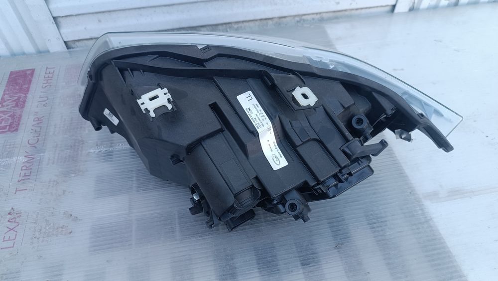Vendo farol direito de BMW 3 series E90 91 Xenon