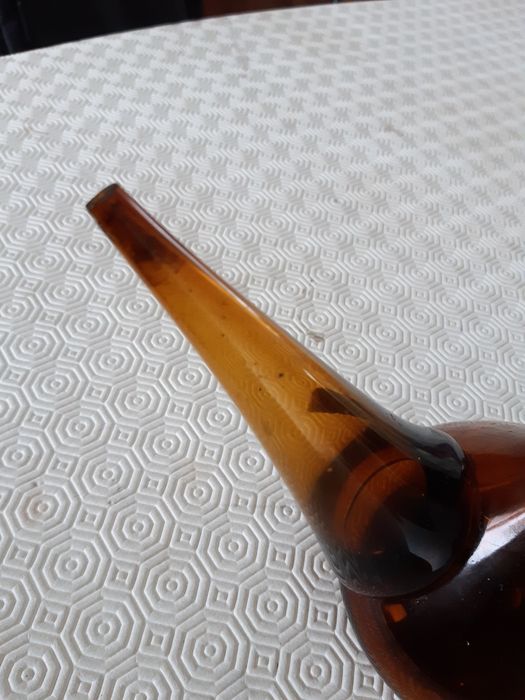 Garrafa de vinho em vidro