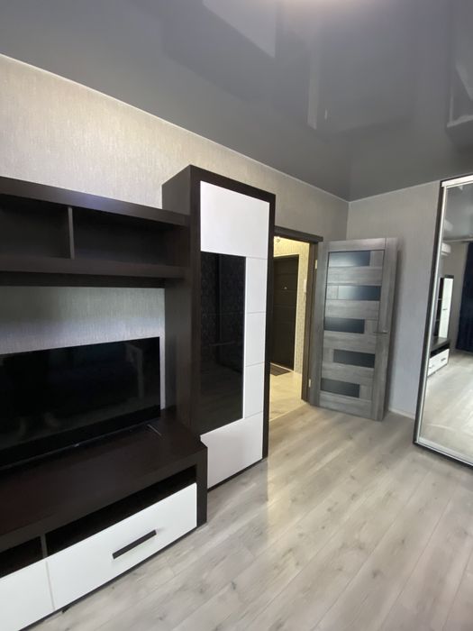 Здається 1 кімнатна в новобудові ЖК Фаворит. Можна на короткий термін