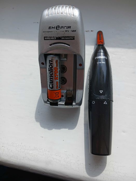 Philips  тример !Тример для стрижки волосся у носі та вухах !