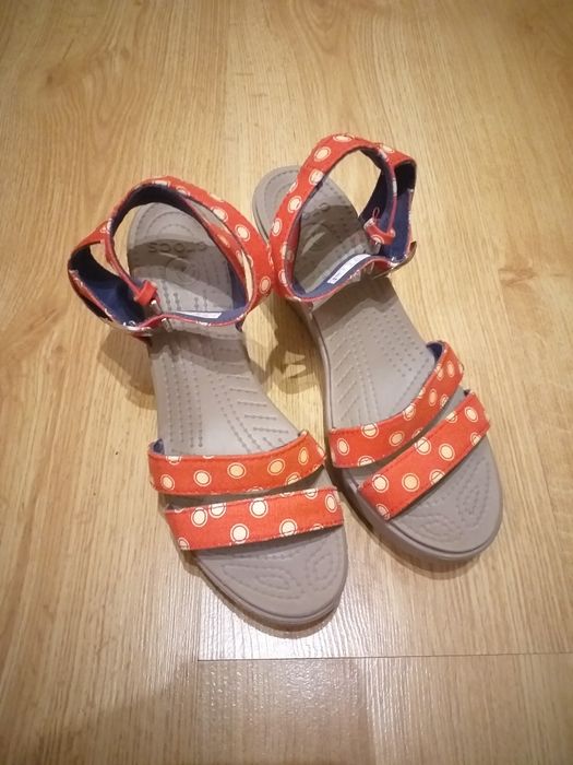 Sandały Crocs 38 damskie na koturnie paski Lato