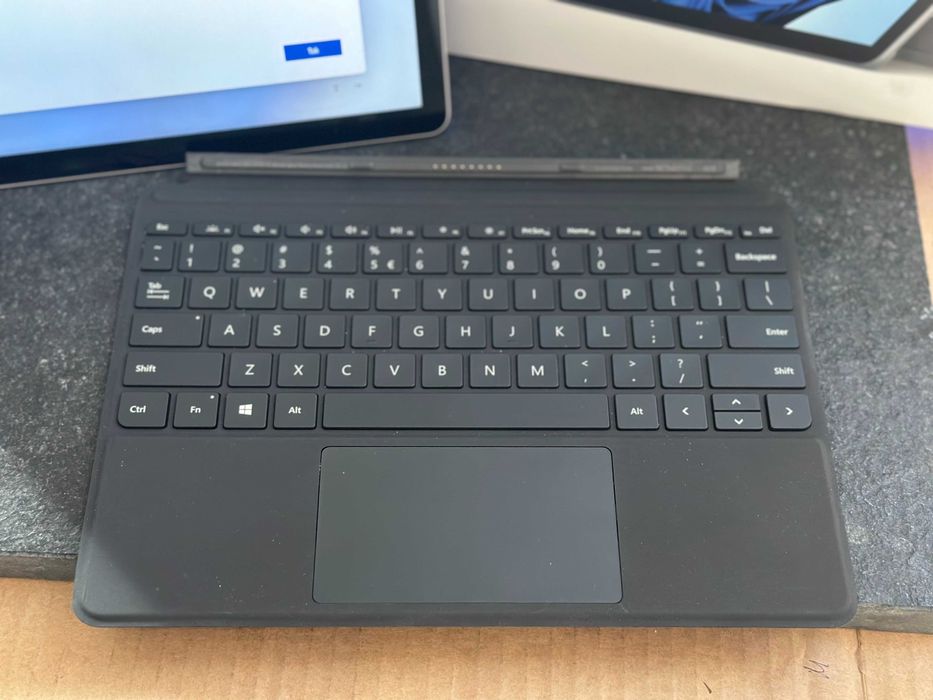 Microsoft Surface Go 3 10,5" Pentium Gold 6500Y 4G/64GB Win11S / RATY