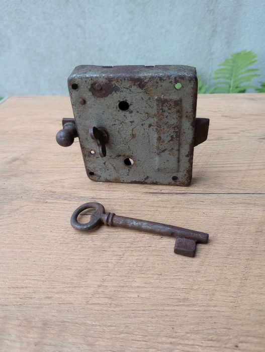 Stary zamek do drzwi, bramy, furtki.