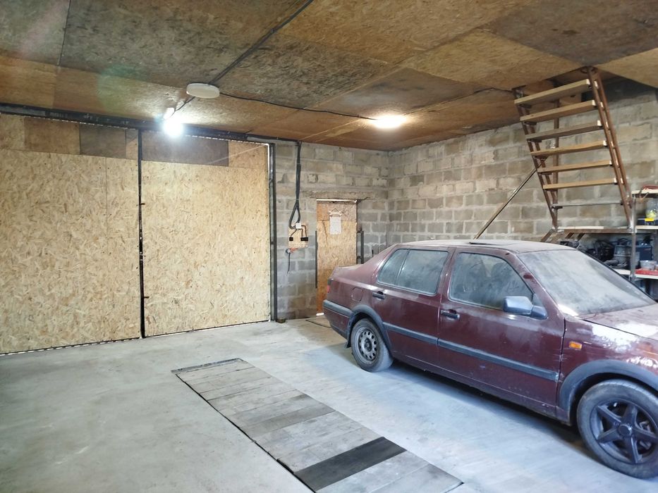 Розбирається або цілий