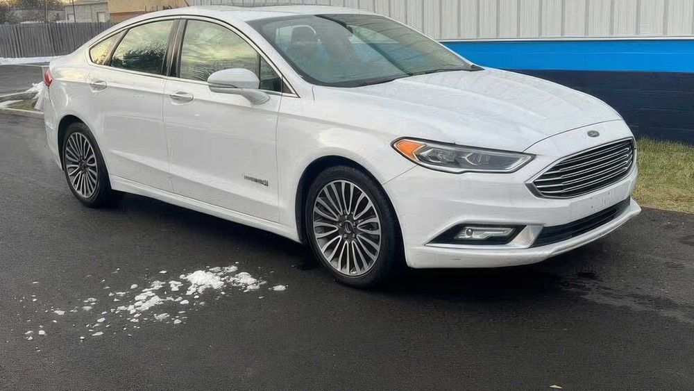 Ford Fusion Hybrid Titanium      2017