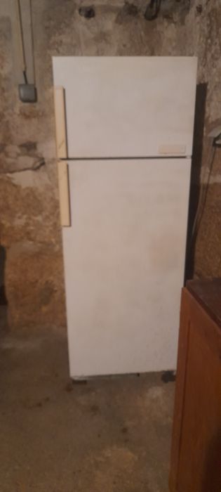 Vendo frigorífico usado a funcionar em pleno