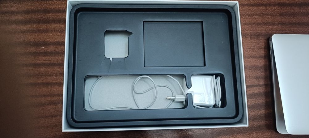 MacBook Air 13  2017 8GB RAM SSD 256GB + Caixa Apple