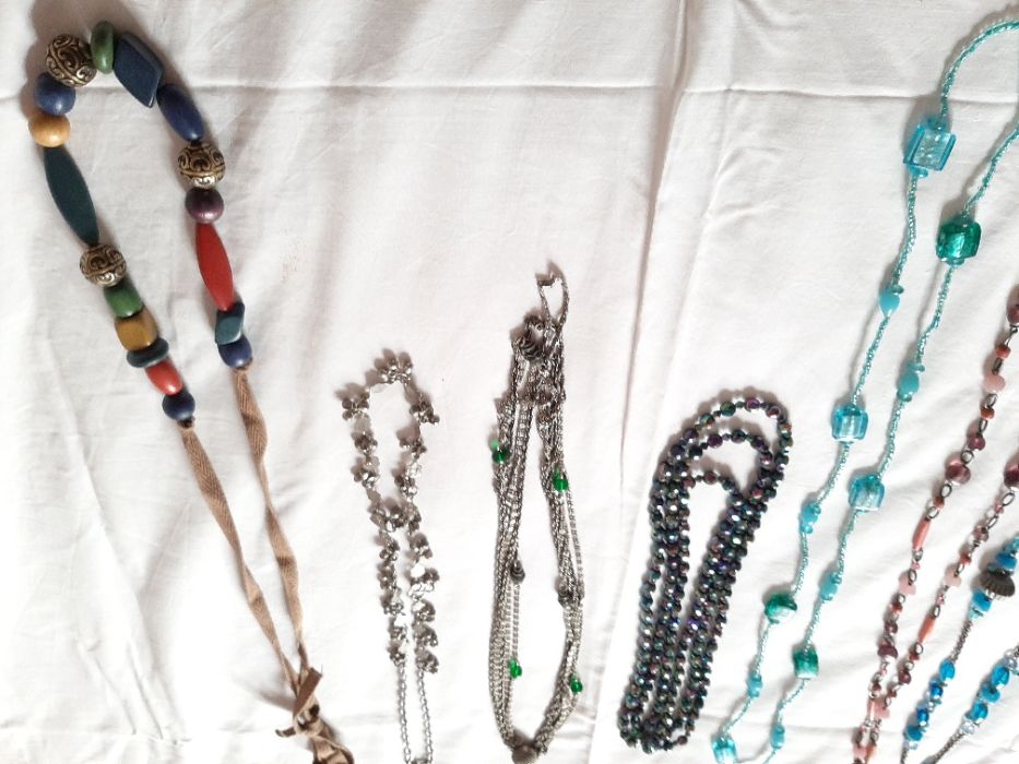 8 fios/colares - várias cores/tamanhos - Apenas 10 Eur todo o lote