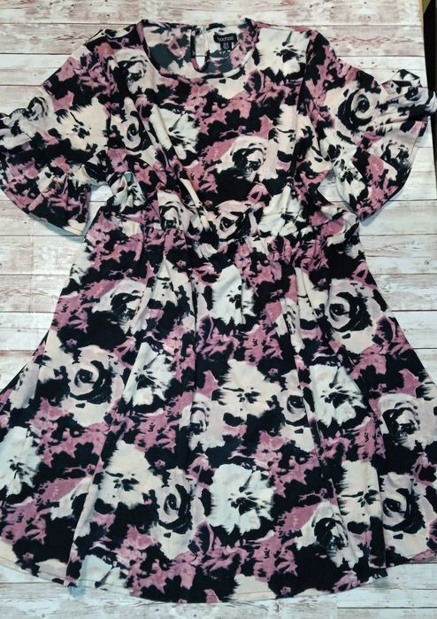 Сукня міді Boohoo з абстрактним принтом розмір L - XL