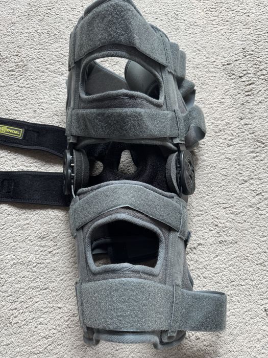Orteza zegarowa Special Protectors na kolano stabilizator zegar