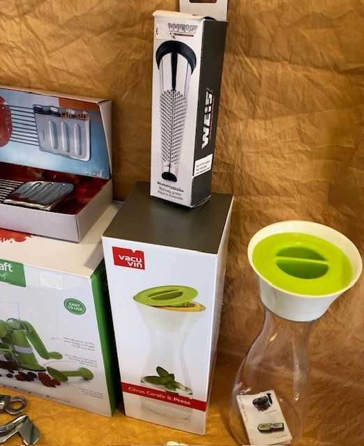 conjunto de utensílios de cozinha, artigo de excelente qualidade - novo -  c/ 50% de desconto
