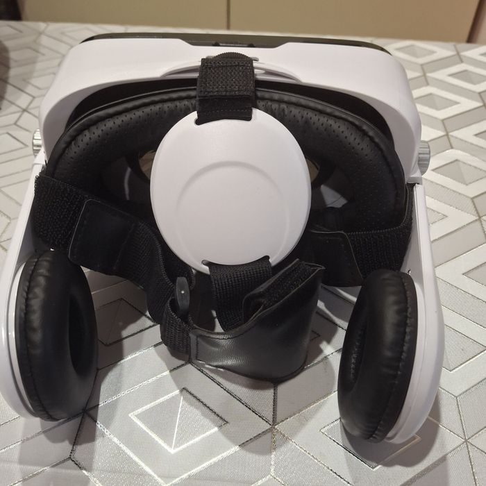 VR-окуляри з пультом