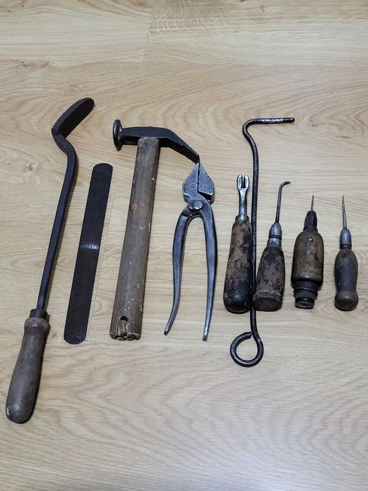 Stare narzędzia szewskie szpilar szydło raszpla cęgi