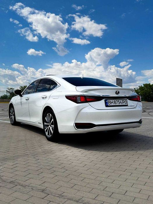 Lexus ES 2021 300h e-CVT