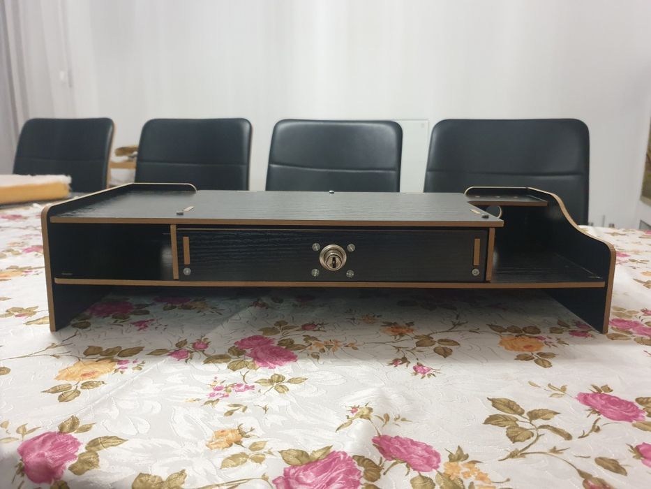 Pod monitor 48x20x11 cm