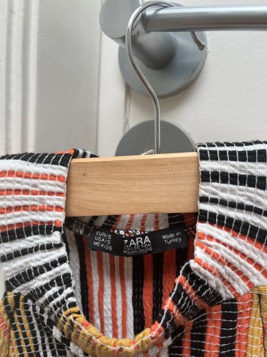 Top de diversas cores da Zara