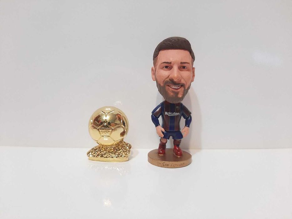 Фігурка футболіста Ліонеля Мессі з Золотим м'ячем