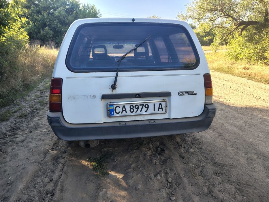 Опель Кадет 1.6 бензин