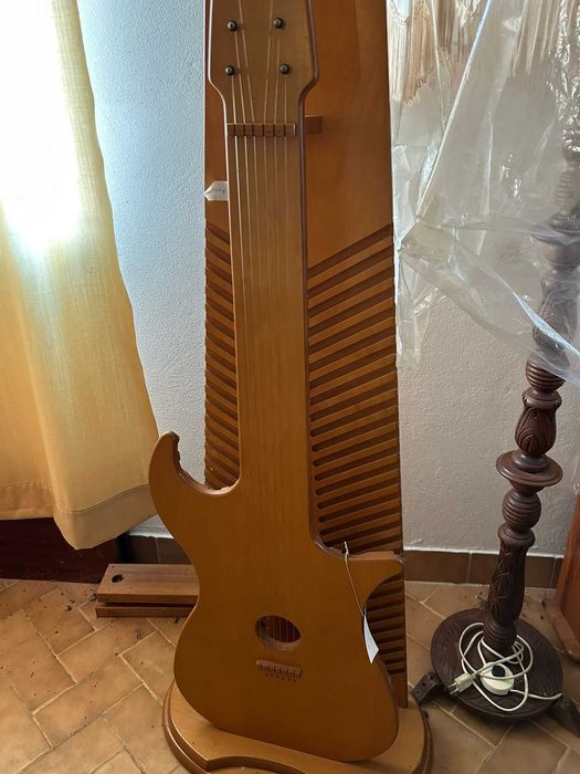 Vendo Porta cassetes em forma de guitarra
