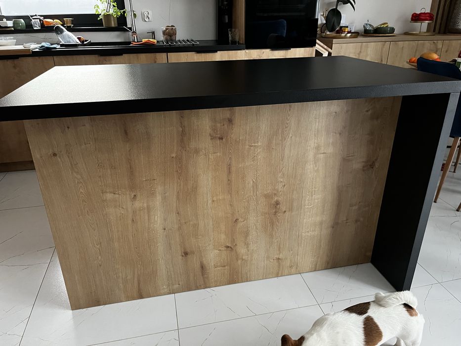 Blat na wyspę kuchenną z bokiem