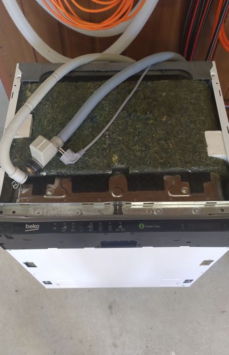 Zmywarka do zabudowy 60cm  Beko stan dobry lekko para uchodzi górą