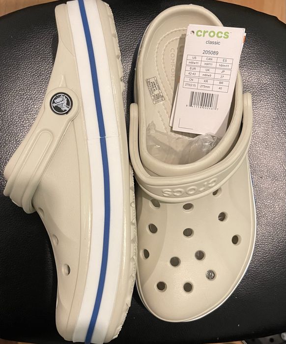 Crocs bege e azul, tamanho 42