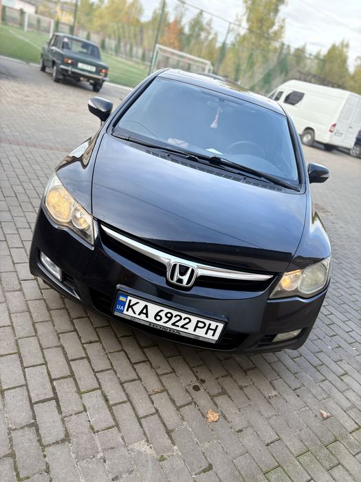 Honda Civic 4D 1.8 бензин • Механіка •