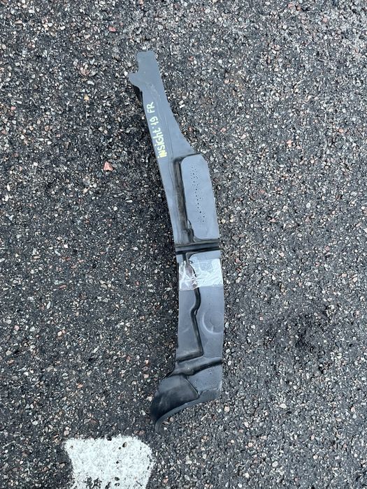 Уплотнитель крыла дверь-крыло правый Honda Insight 19-22