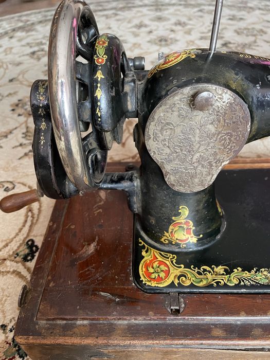 Швейная машинка SINGER.