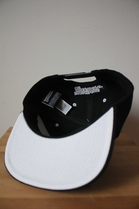 Kultowa czapka DUNGEONS & DRAGONS - Critical HIT - Black Snapback