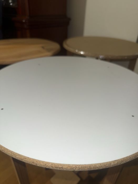 Mesa Redonda de apoio em mandeira (Branca)